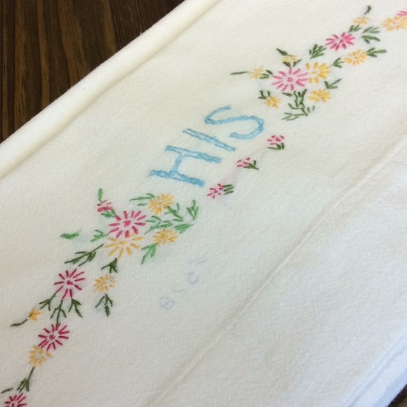 FINAL SALE PRICE Vintage White Floral His/Hers Pillow Case Set - Picture 3 of 5